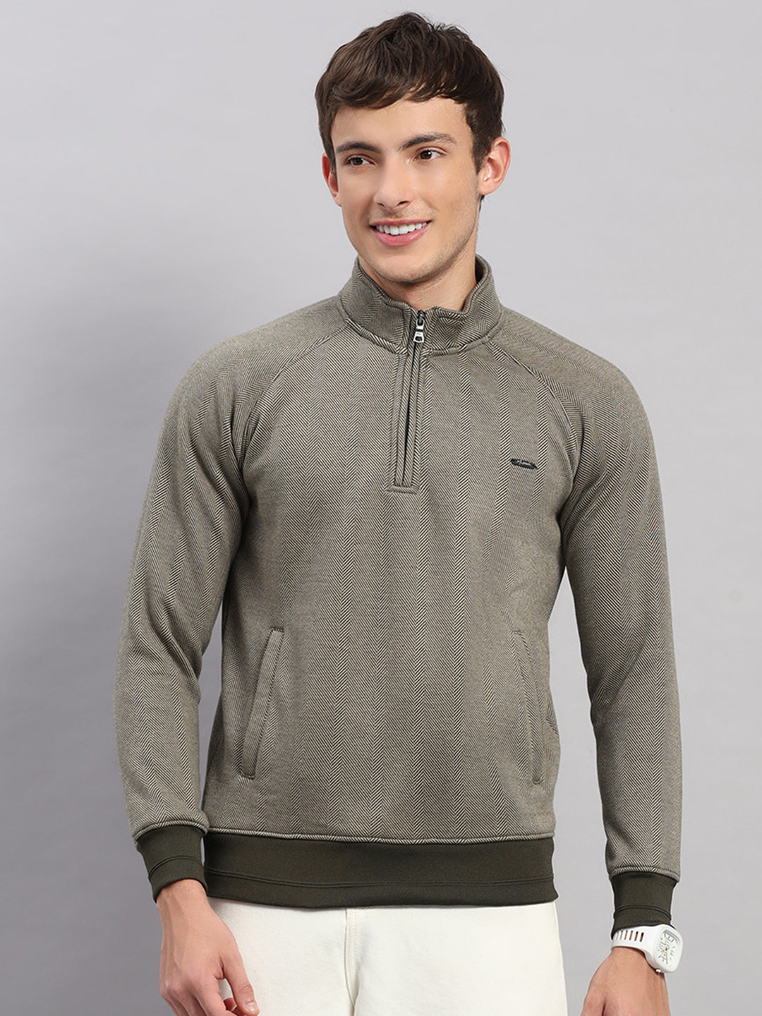 Men Olive Solid Collar Full Sleeve Sweatshirt